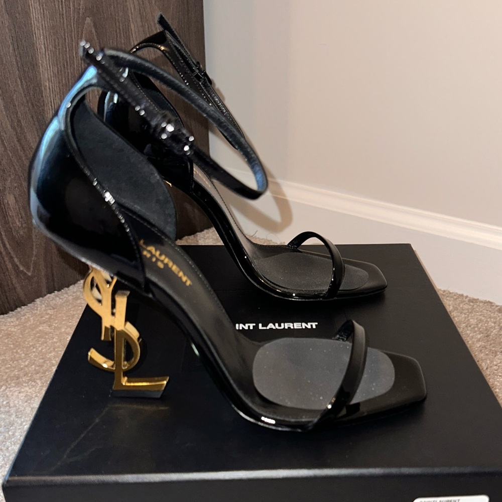 ✨♠️Must Have Black and Gold Patent Leather Saint Laurent Opyum Sandals 37.5 ✨♠️